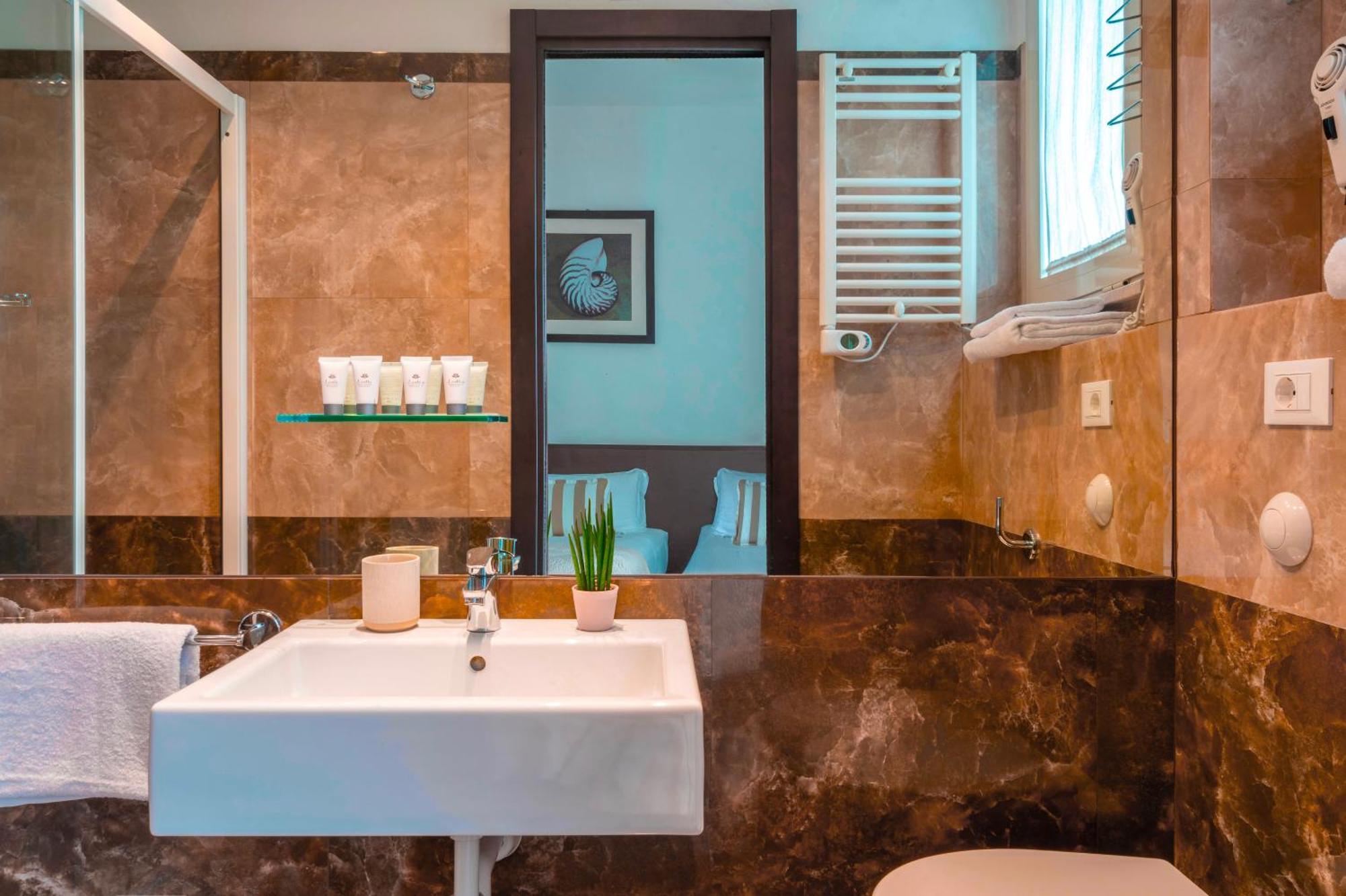ריצ'יונה Hotel Carmen מראה חיצוני תמונה