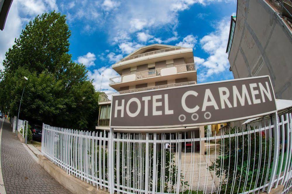 ריצ'יונה Hotel Carmen מראה חיצוני תמונה