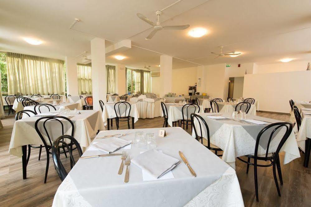 ריצ'יונה Hotel Carmen מראה חיצוני תמונה