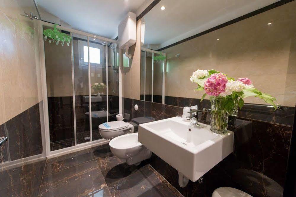 ריצ'יונה Hotel Carmen מראה חיצוני תמונה